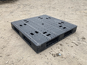中古パレット 中古パレット（プラ）<span>1.1×1.1（両面約150㎜厚）</span>