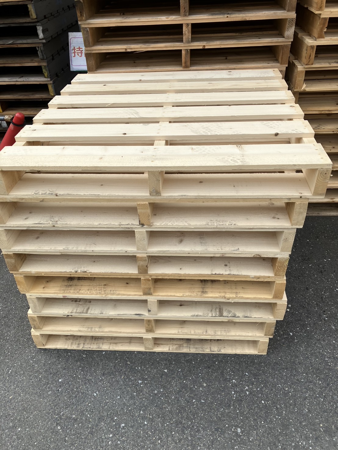 中古パレット（木製）1.1×1.1両面